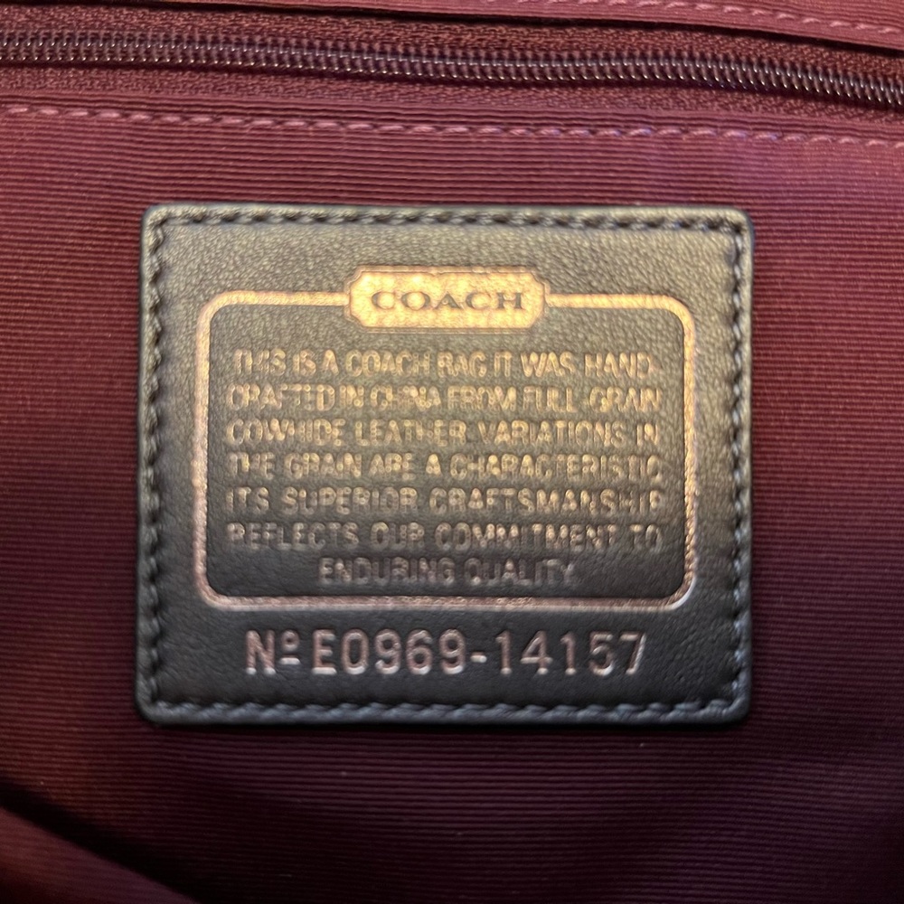 Gorgeous vintage Coach pewter “O” ring genuine leather shoulder bag - Picture 6 of 8